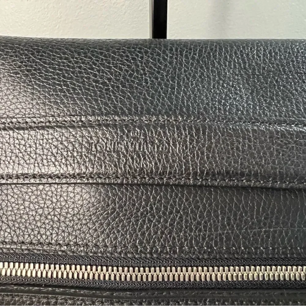 LOUIS vuitton marius taurillon leather messenger bag